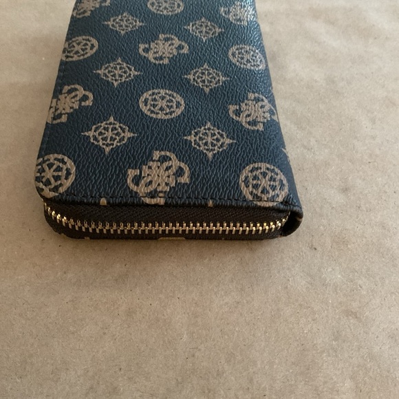 GUESS  Black and Brown Wallet NWOT - Picture 3 of 5